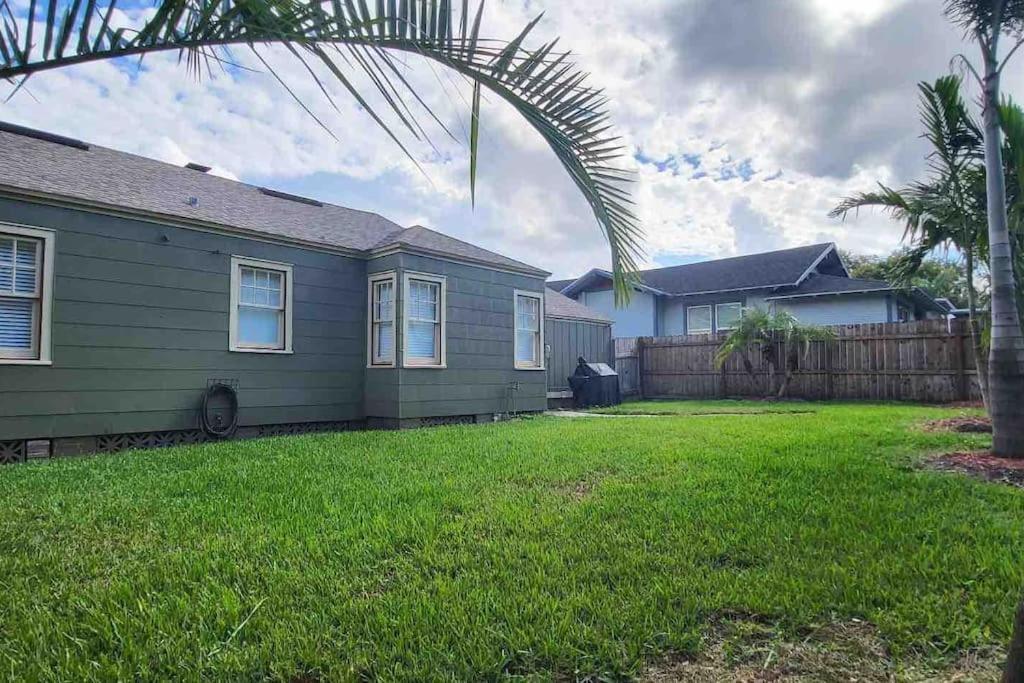 Cozy Cute Bungalow Steps From Swan Lake Morton Villa Lakeland Exterior foto