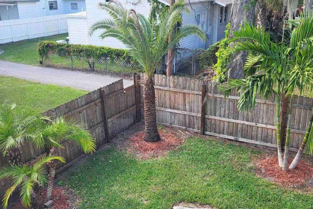 Cozy Cute Bungalow Steps From Swan Lake Morton Villa Lakeland Exterior foto