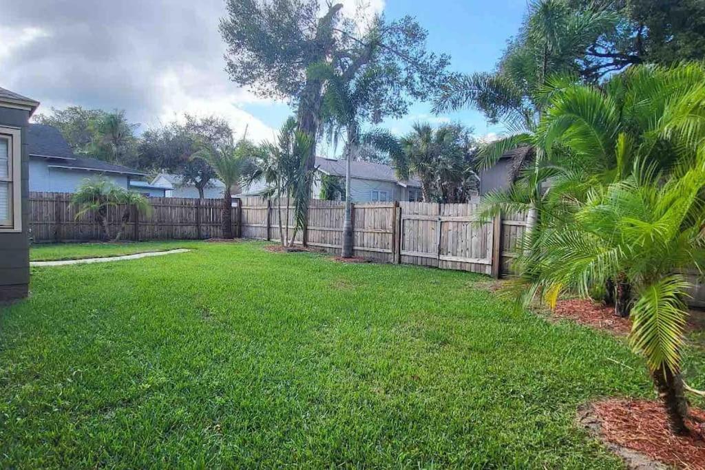 Cozy Cute Bungalow Steps From Swan Lake Morton Villa Lakeland Exterior foto